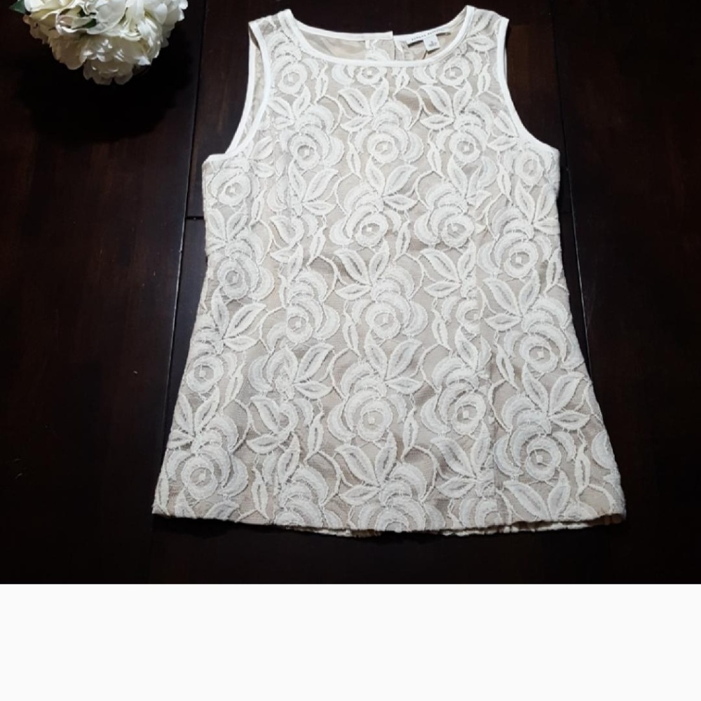 Banana Republic  lace Top in Size 8